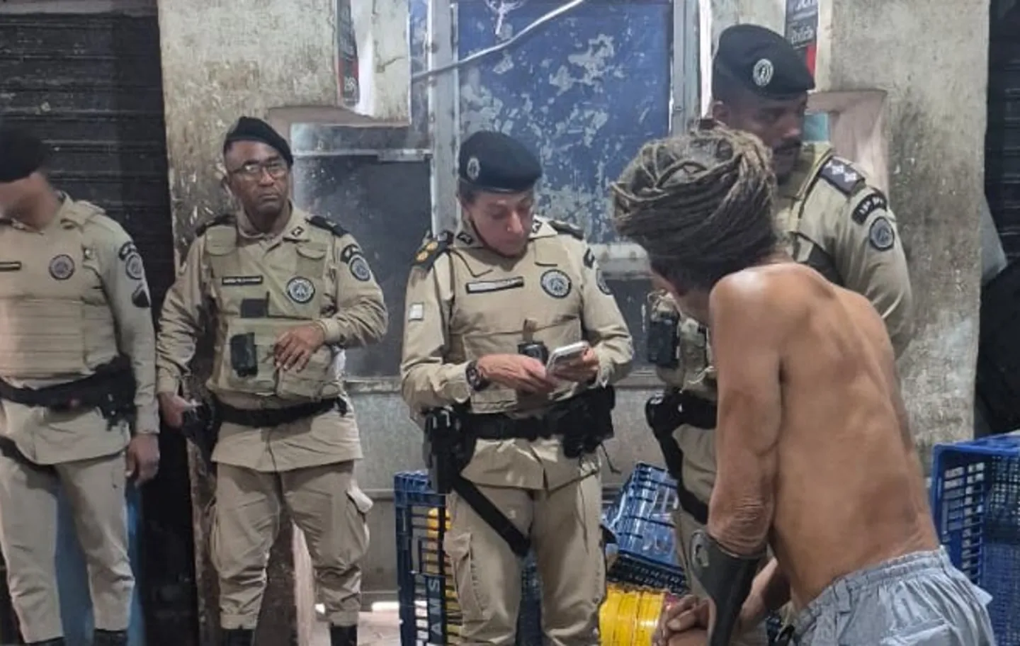 Operação policial resgata idoso mantido em cárcere privado em Salvador