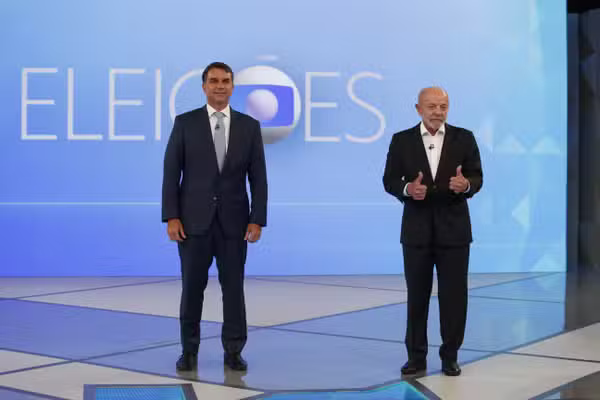 Gastos com cartões e propostas econômicas marcam debate presidencial
