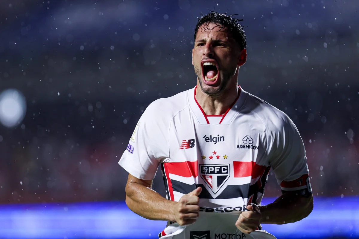 São Paulo vence o Vasco por 1 a 0 e se afasta do Z4 no Brasileirão