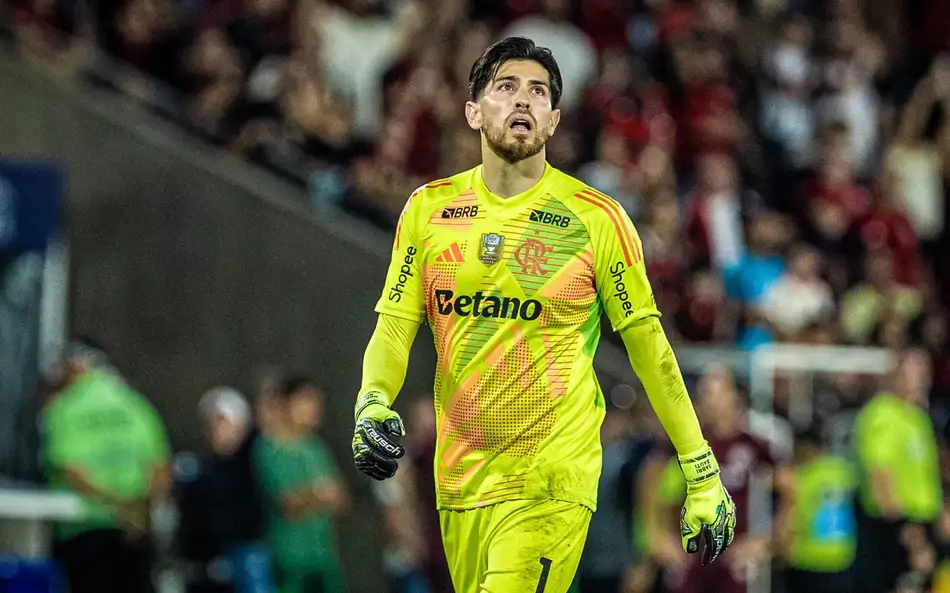 Goleiro Rossi avalia futuro no Flamengo e entra no radar de clubes