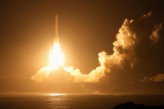 Missão japonesa parte para coletar amostras de lua de Marte