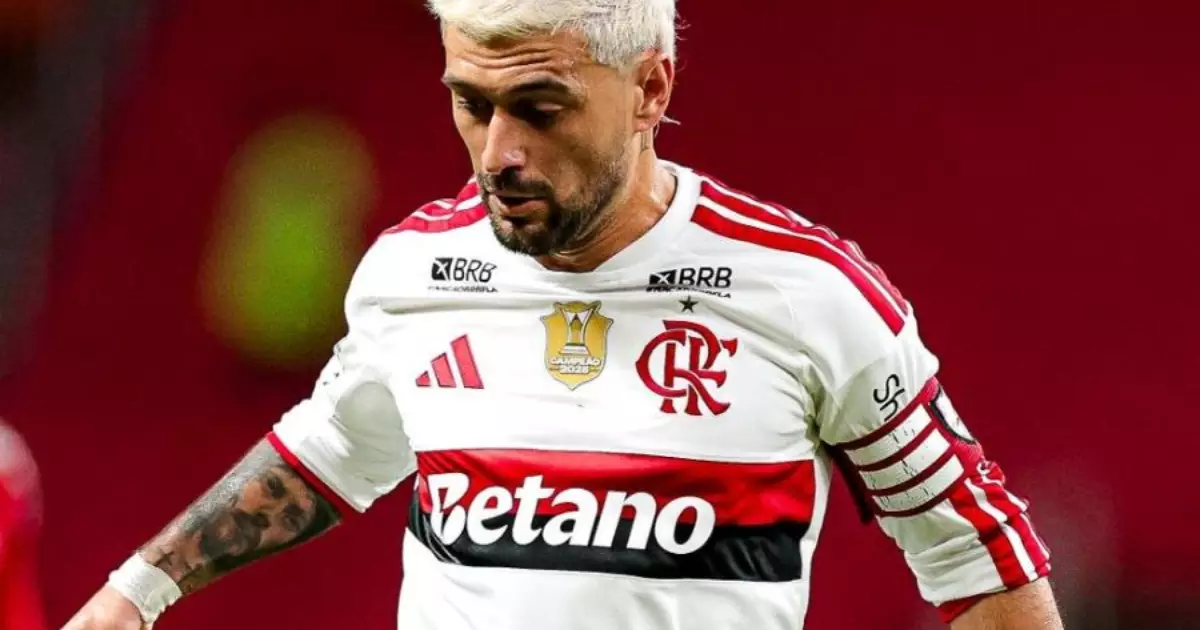 Arrascaeta treina com bola e avança na recuperação no Flamengo