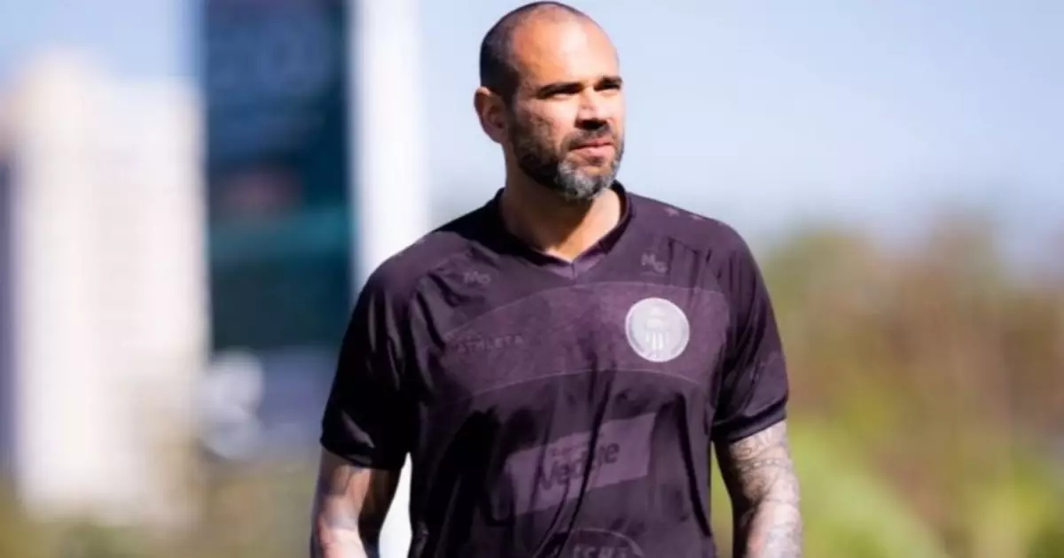 Ex-zagueiro Leandro Castán cobra R$ 3,2 milhões do Vasco na Justiça