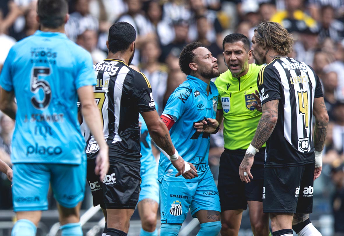 Atlético-MG e Santos se enfrentam pelo Campeonato Brasileiro
