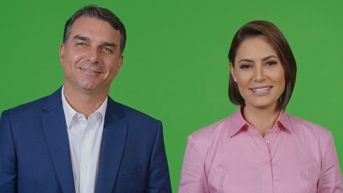 Michelle Bolsonaro acompanha apuração e viagem de Flávio gera repercussão