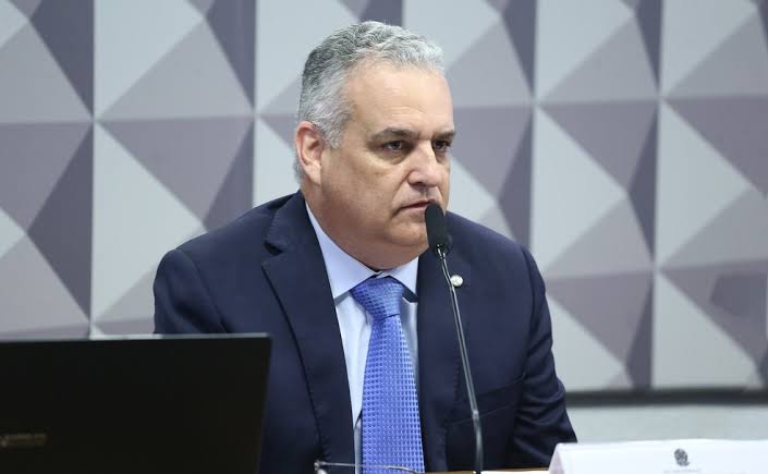 Candidato a vice de Flávio Bolsonaro aciona Justiça contra ex-deputada