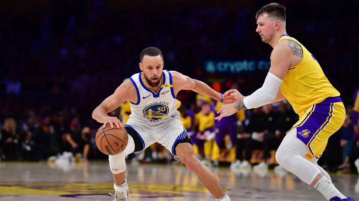 Stephen Curry brilha e Warriors superam os Lakers na Copa da NBA