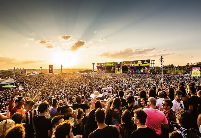 Novidades no setor de ingressos envolvem festivais, IA e confusões de fãs