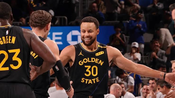 Golden State Warriors vence Los Angeles Lakers na Copa da NBA