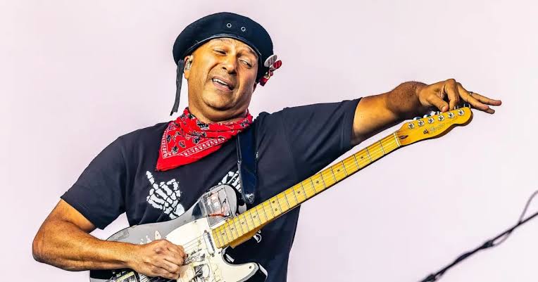 Tom Morello aponta que silêncio diante da injustiça tem camada extra de inferno