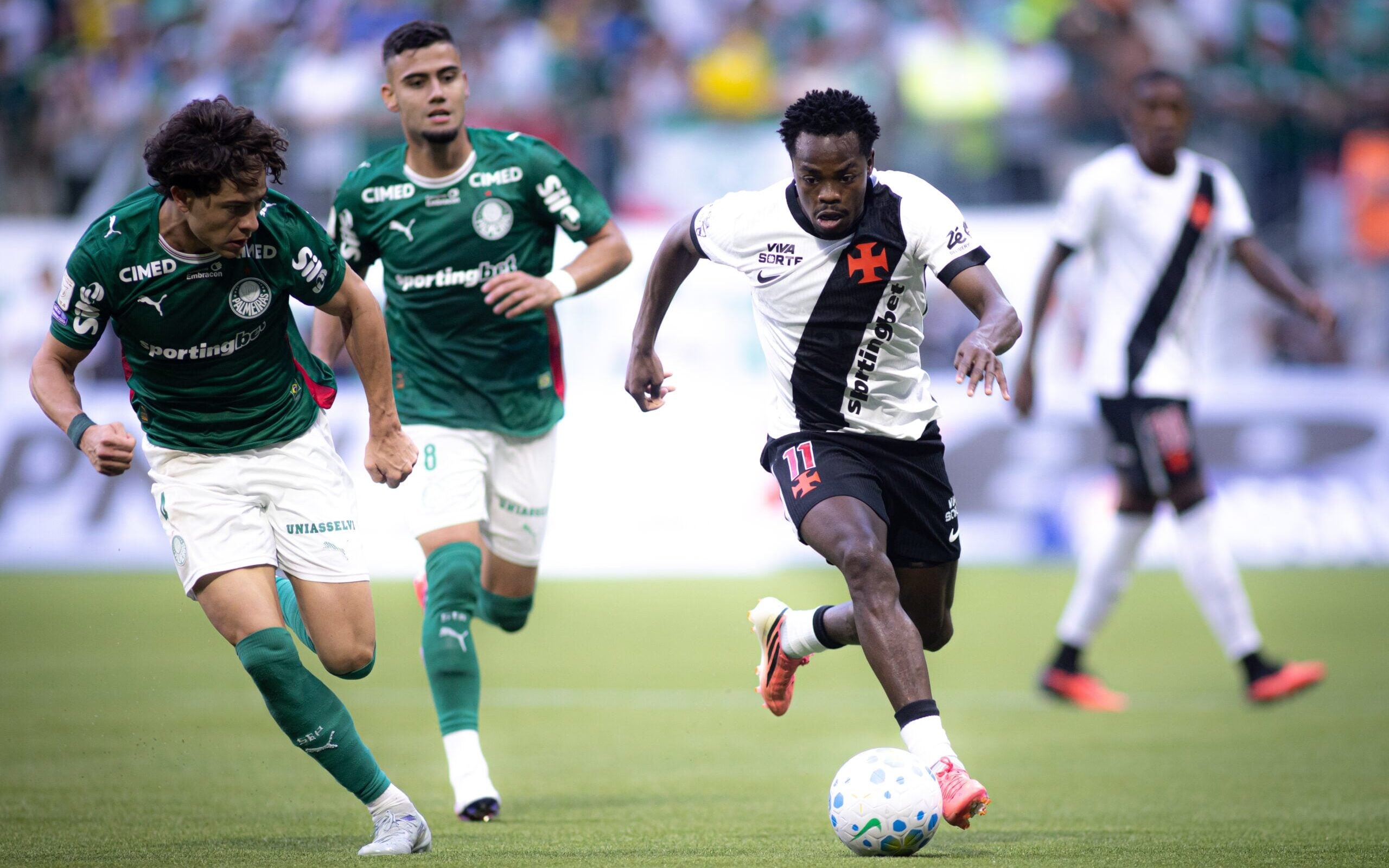 Vasco e Palmeiras iniciam disputa por vaga na final da Copa do Brasil
