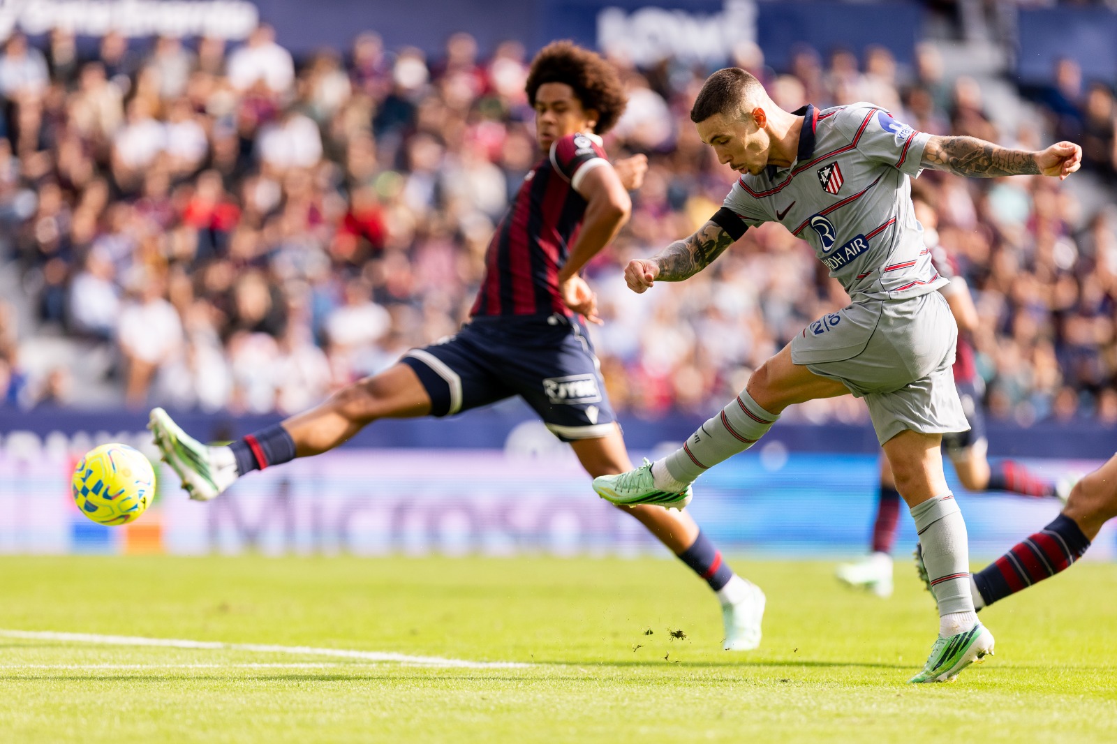 Atlético de Madrid vence o Levante por 2 a 0 e assume liderança provisória