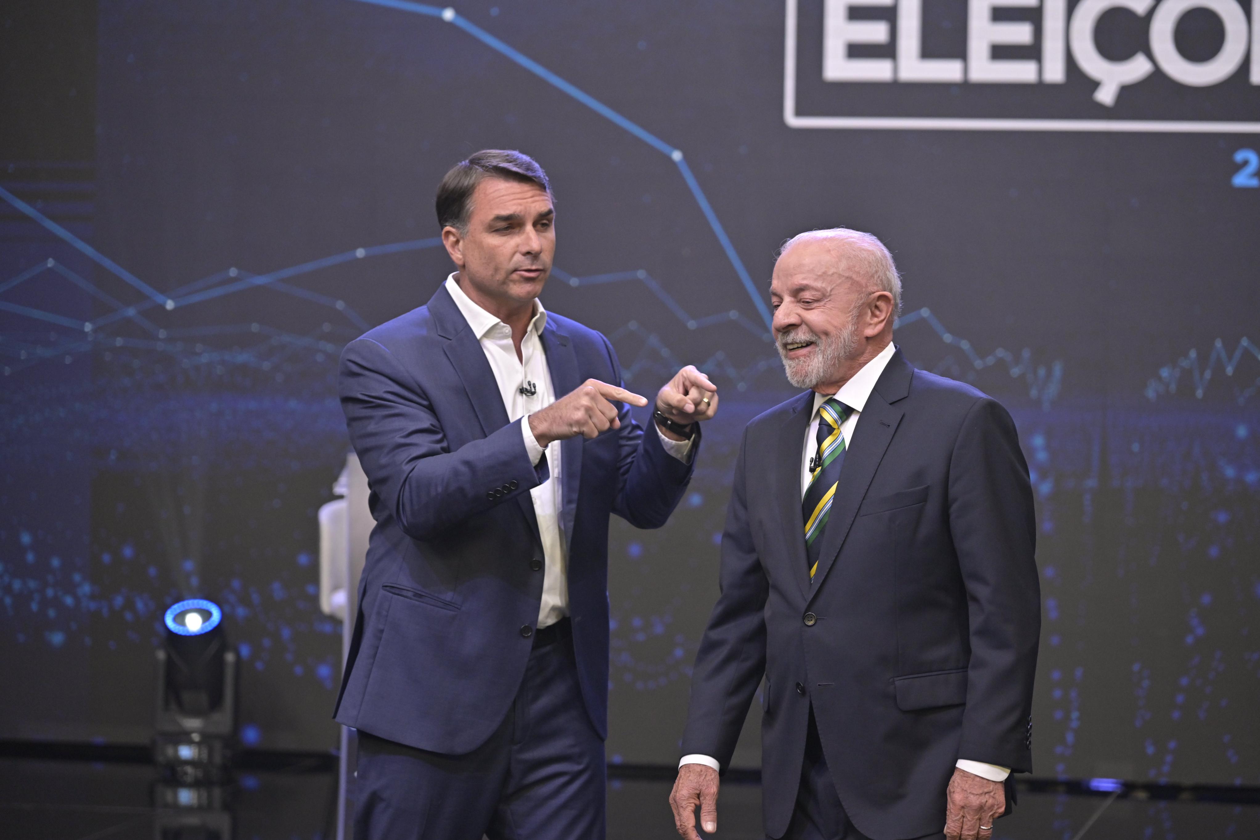 Lula e Flávio Bolsonaro debatem pela primeira vez no segundo turno