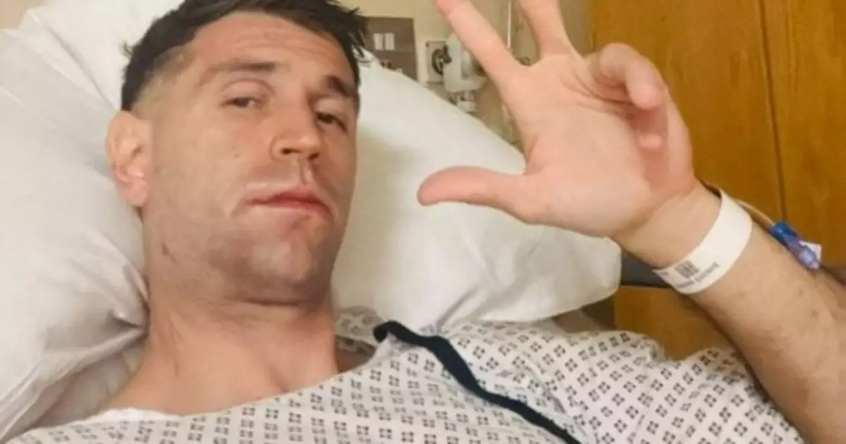 Goleiro Dibu Martínez passa por cirurgia após fraturar a mandíbula na Inglaterra