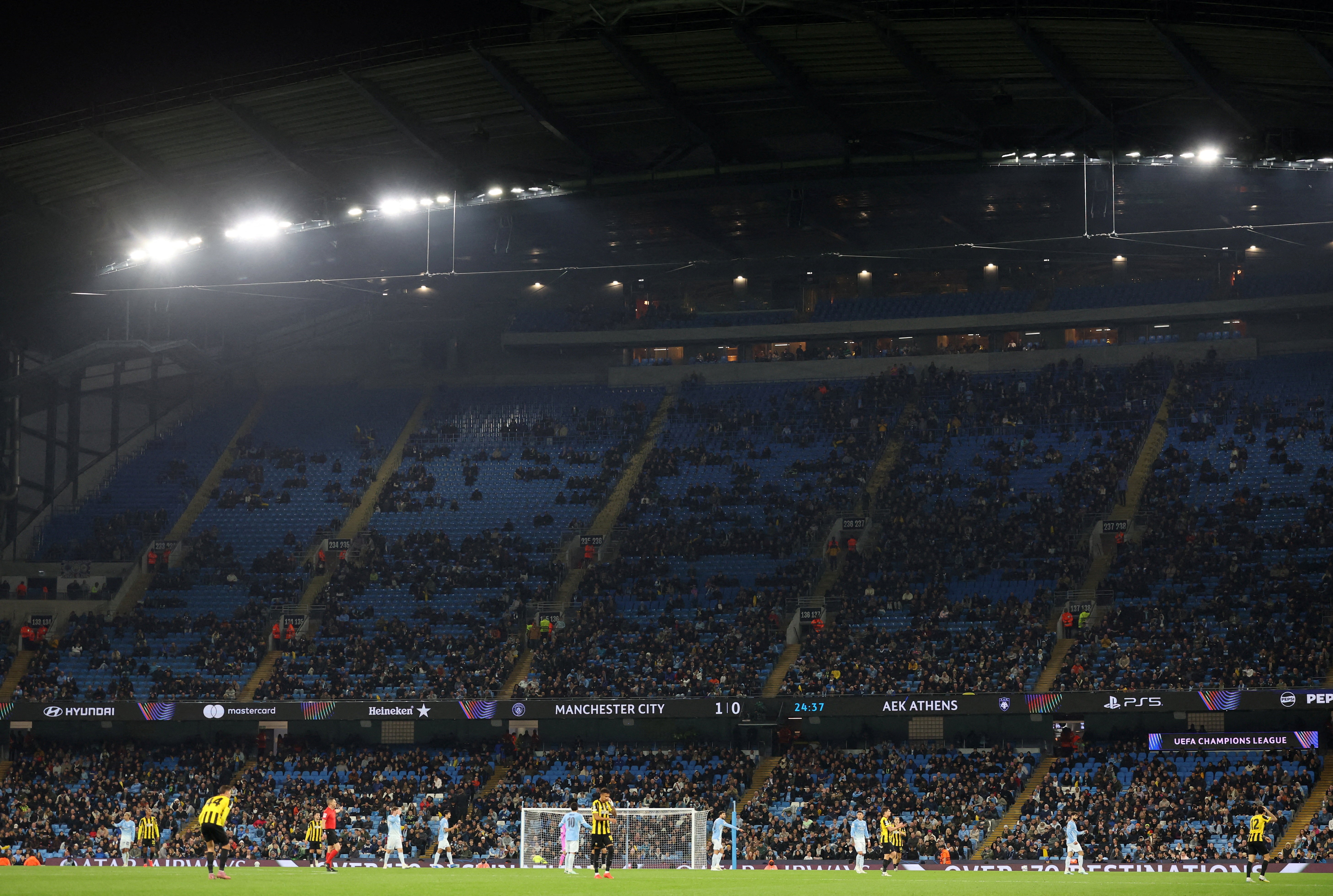 Etihad Stadium registra mais de 20 mil lugares vazios em jogo do City