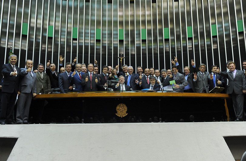 Bancada ruralista apoia Flávio Bolsonaro no segundo turno