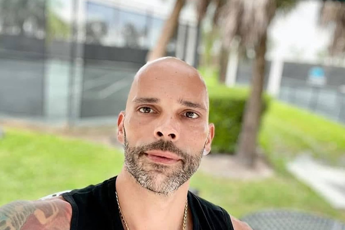 Cantor Gus Ormo é encontrado morto em piscina na Flórida