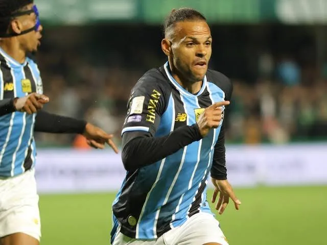 Grêmio vence Coritiba fora de casa e respira na reta final do Brasileirão