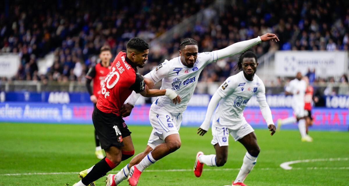 Rennes goleia o Auxerre e assume provisoriamente o pódio da Ligue 1