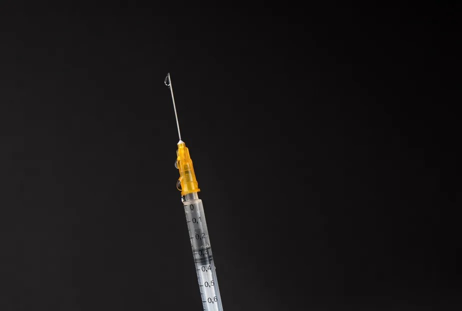 Pacientes no Brasil iniciam testes com tratamento injetável para HIV a cada 4 meses