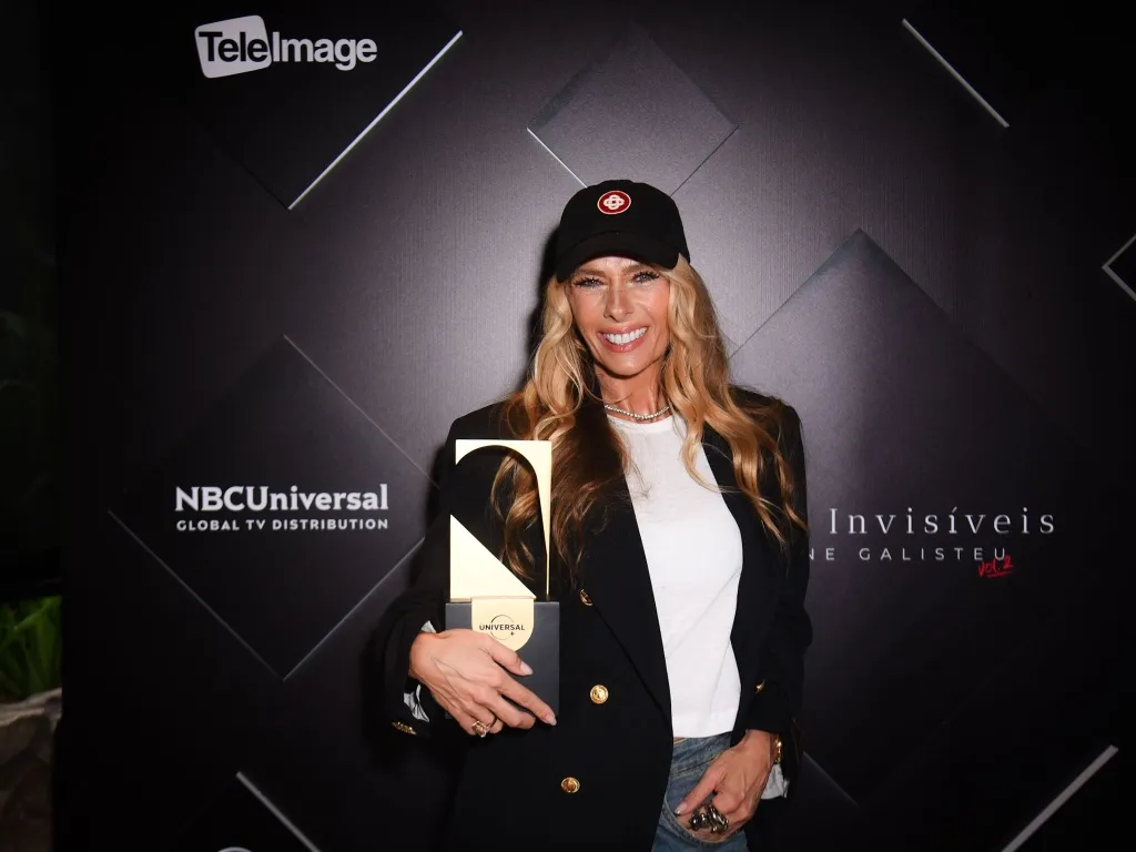 Apresentadora Adriane Galisteu é premiada por sucesso de docureality