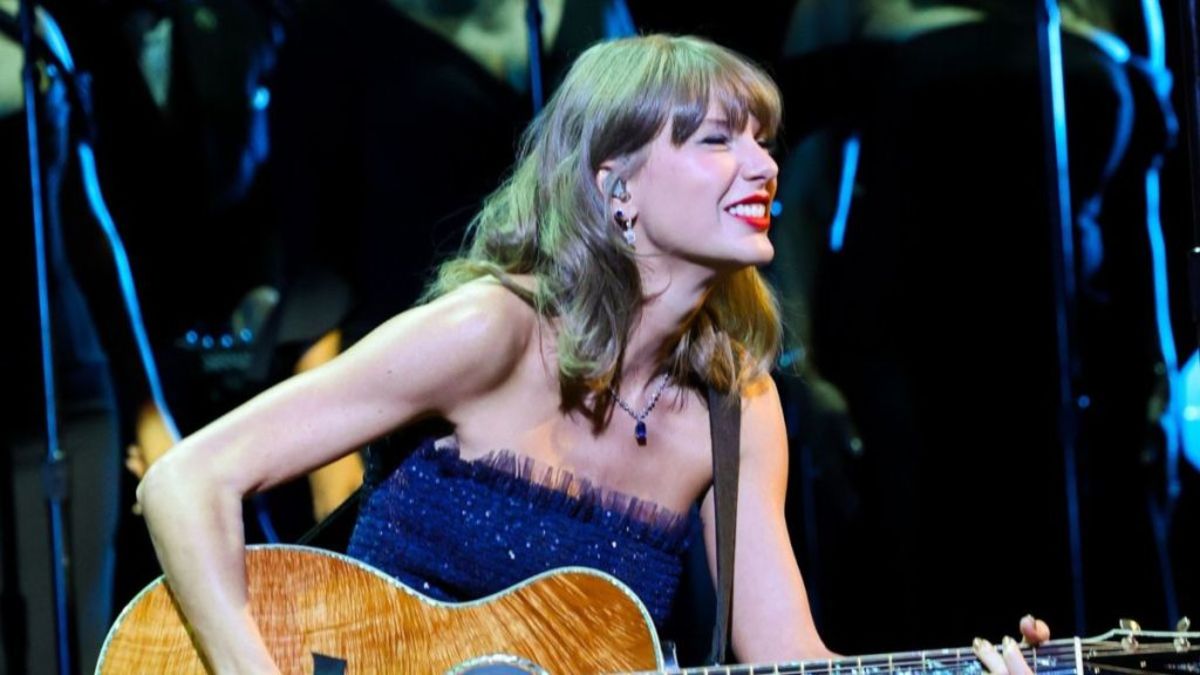 Taylor Swift comemora 20 anos de carreira e movimenta fãs
