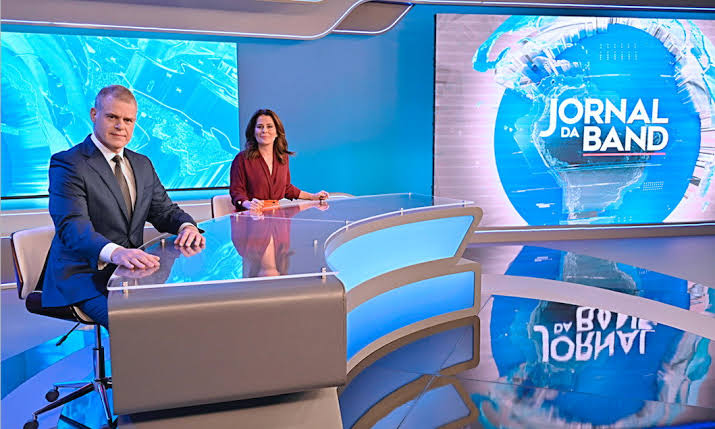 Eduardo Oinegue e Adriana Araújo medem debate presidencial na Band