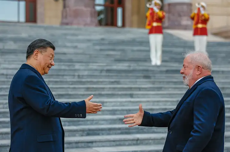 Xi Jinping parabeniza Lula e destaca parceria estratégica com o Brasil