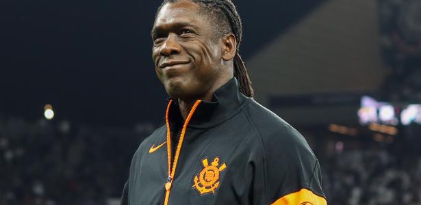 Clarence Seedorf tem nome publicado no BID e pode estrear pelo Corinthians