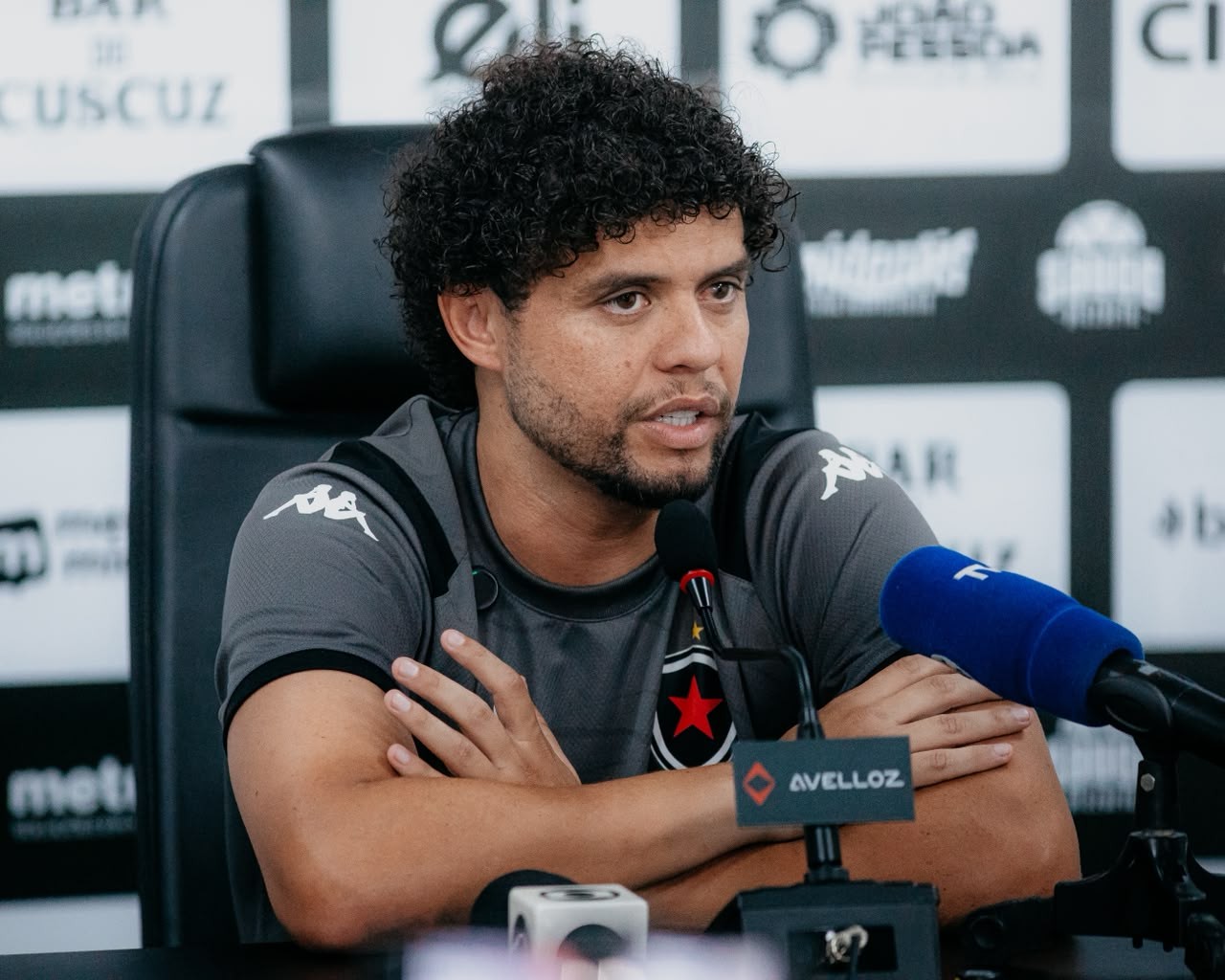 Victor Ferraz encerra invicto o primeiro trabalho como técnico