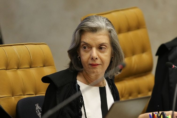 Cármen Lúcia nega pedido de transporte interestadual gratuito no 2º turno