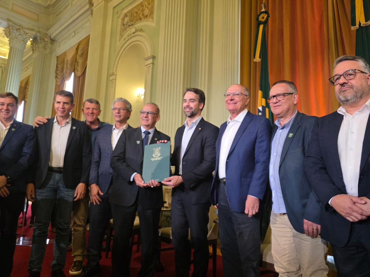 Alckmin participa de entrega de licença para projeto bilionário no RS