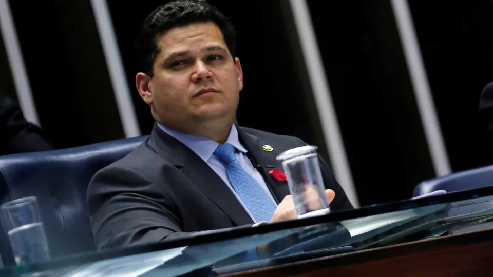 Articulações no Senado miram idade mínima para o STF