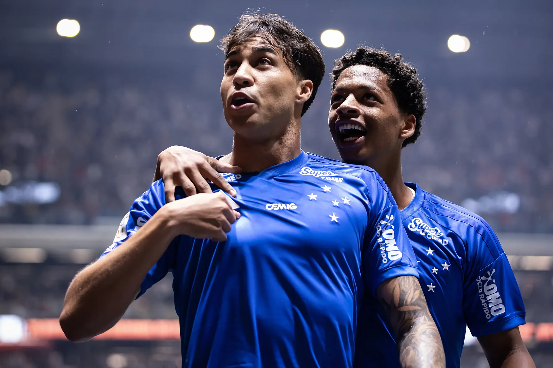 Cruzeiro vence o Atlético-MG na Arena MRV e garante terceiro triunfo seguido