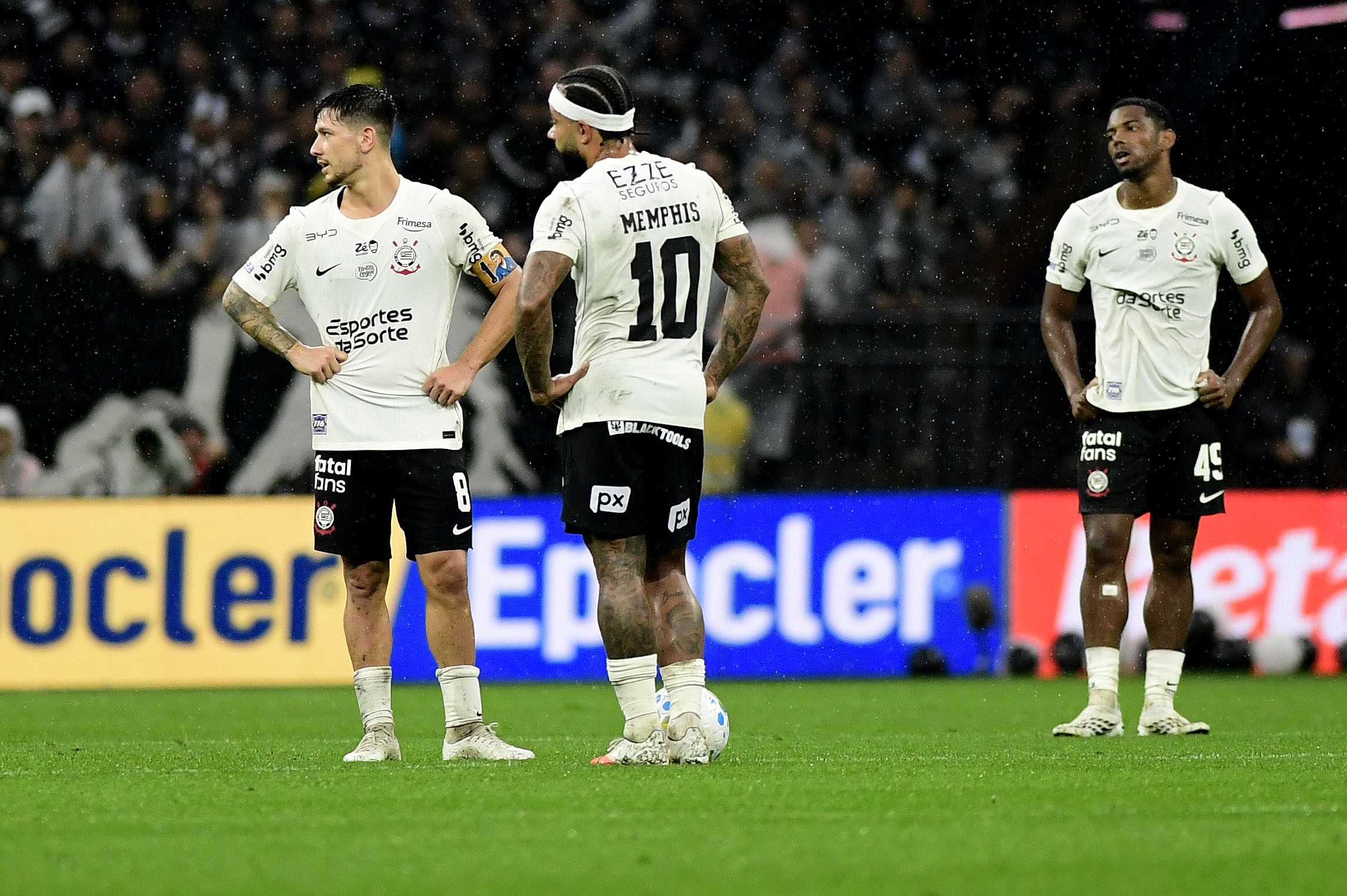 Corinthians tem lista extensa de pendurados para duelo no Brasileirão