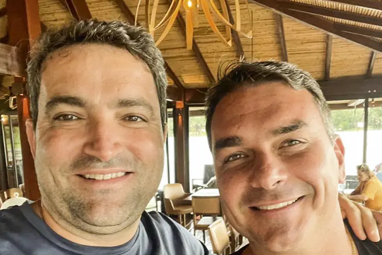PF investiga transações de advogado ligado a Flávio Bolsonaro
