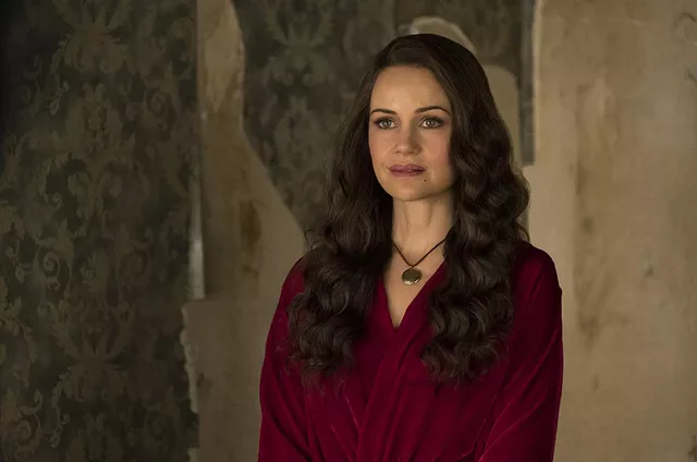 Atriz Carla Gugino estrela novo terror sobrenatural nos cinemas