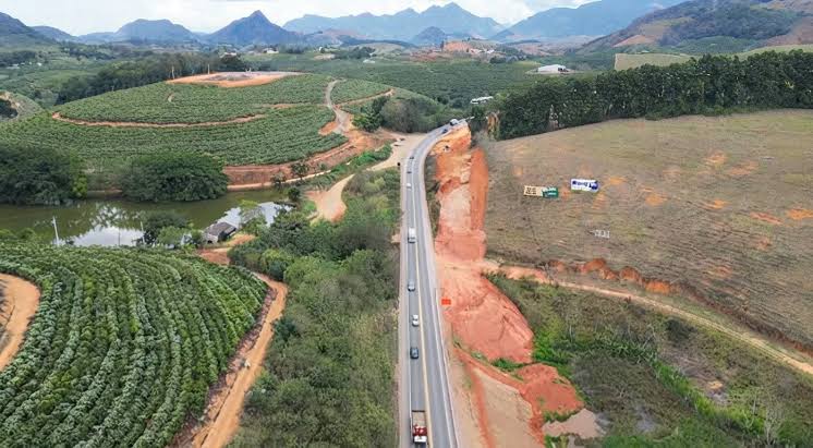 Acidente grave na BR-101 em Fundão resulta na morte de médico