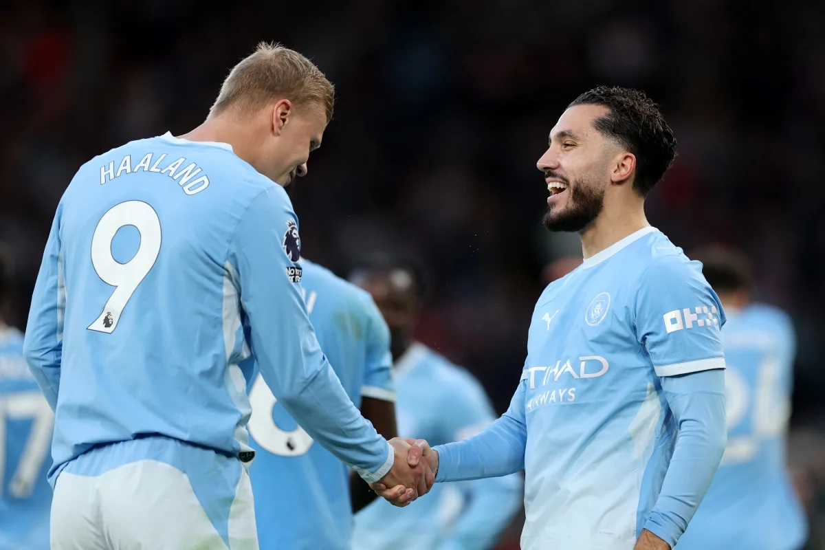 Manchester City vence o Liverpool por 3 a 0 e assume a liderança isolada