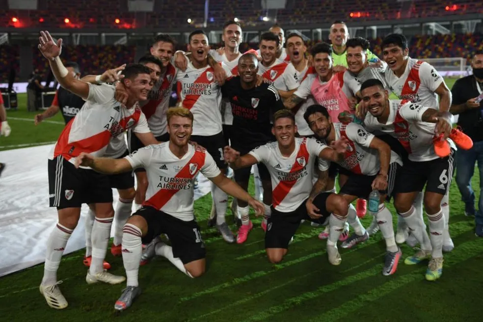 River Plate vence o Racing por 1 a 0 no primeiro tempo pelo Clausura