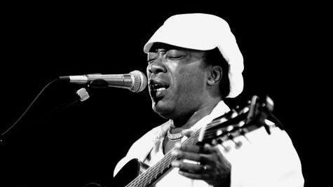 Milton Nascimento completa 84 anos e recebe homenagens