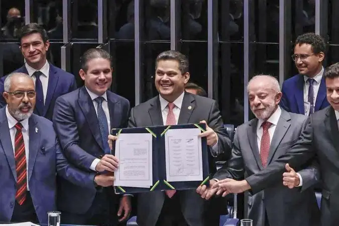 Congresso promulga fim da escala 6x1 e estabelece transição
