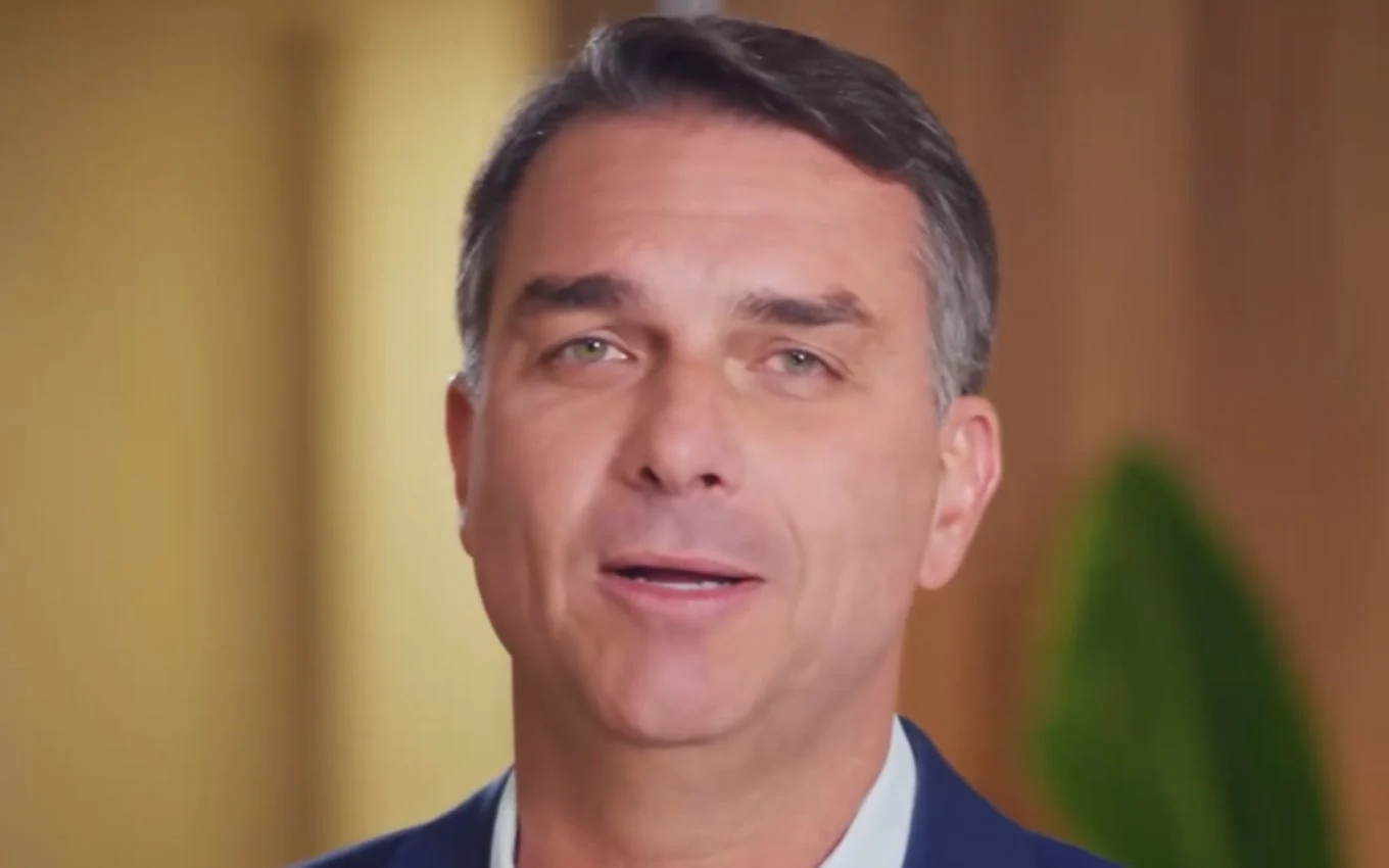 Propaganda eleitoral de Flávio Bolsonaro vai ao ar sem som na TV