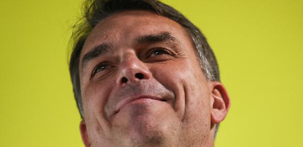 Cientistas pedem órgão internacional e TSE manda apagar posts contra Flávio Bolsonaro