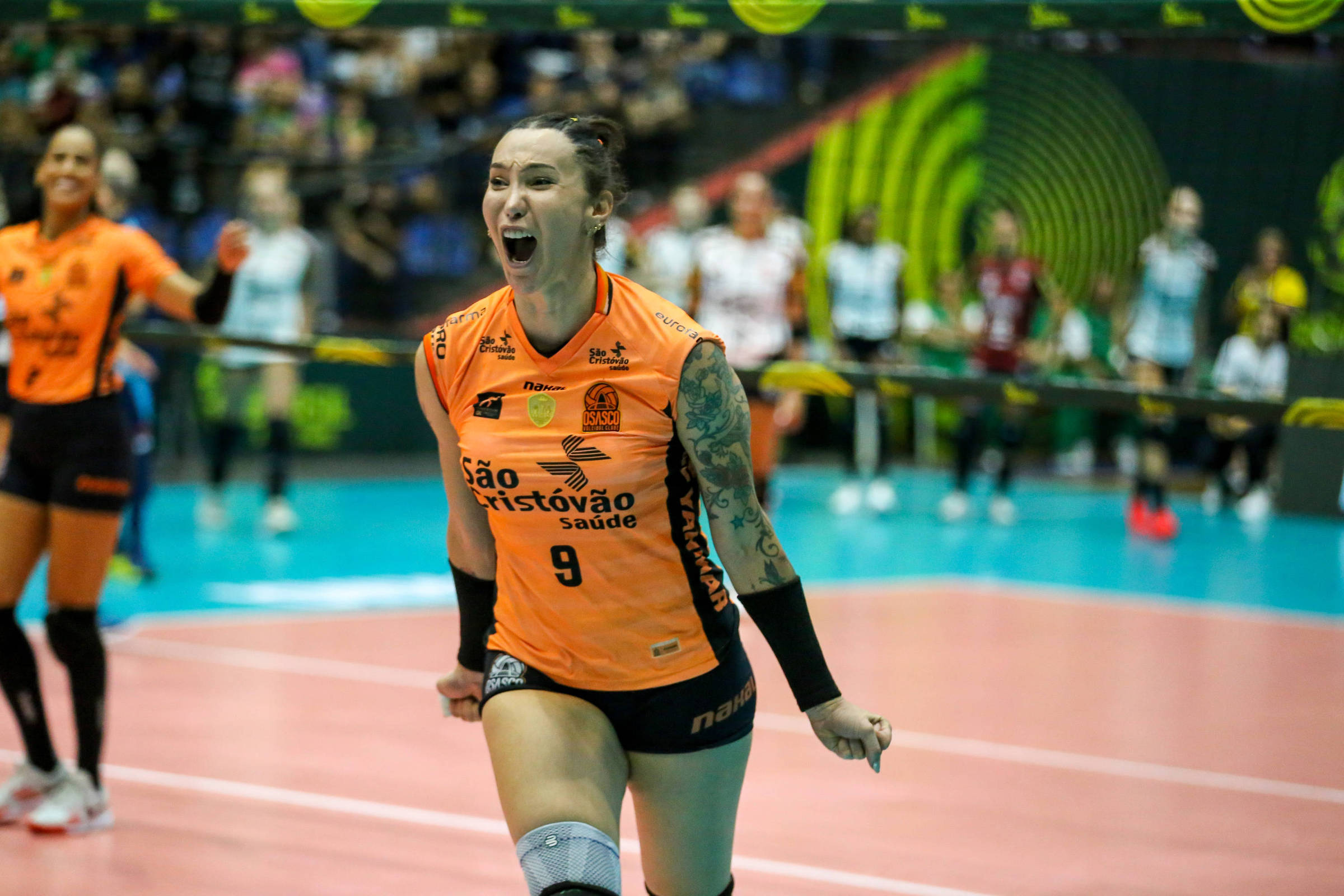 Tifanny evita despedida do vôlei e promete lutar para jogar a Superliga