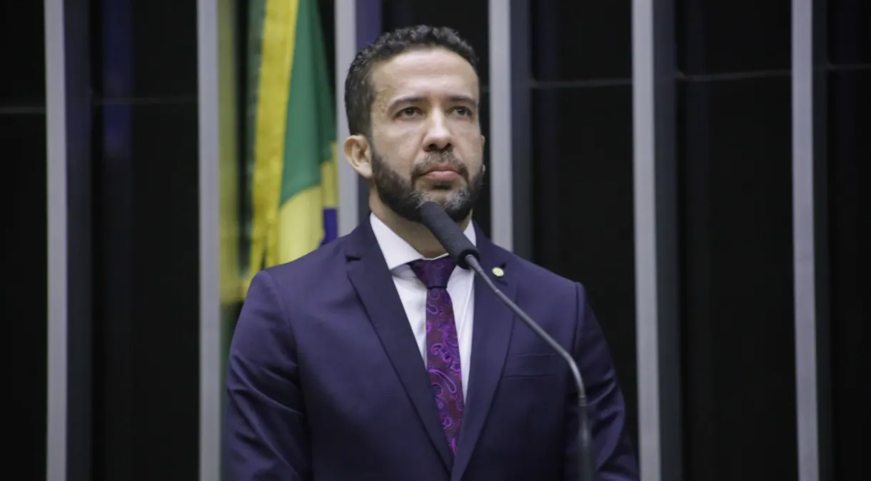 Deputado André Janones é internado na UTI em São Paulo após arritmia cardíaca