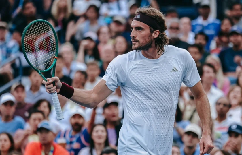 Stefanos Tsitsipas vence Kovacevic e avança no ATP de Almaty