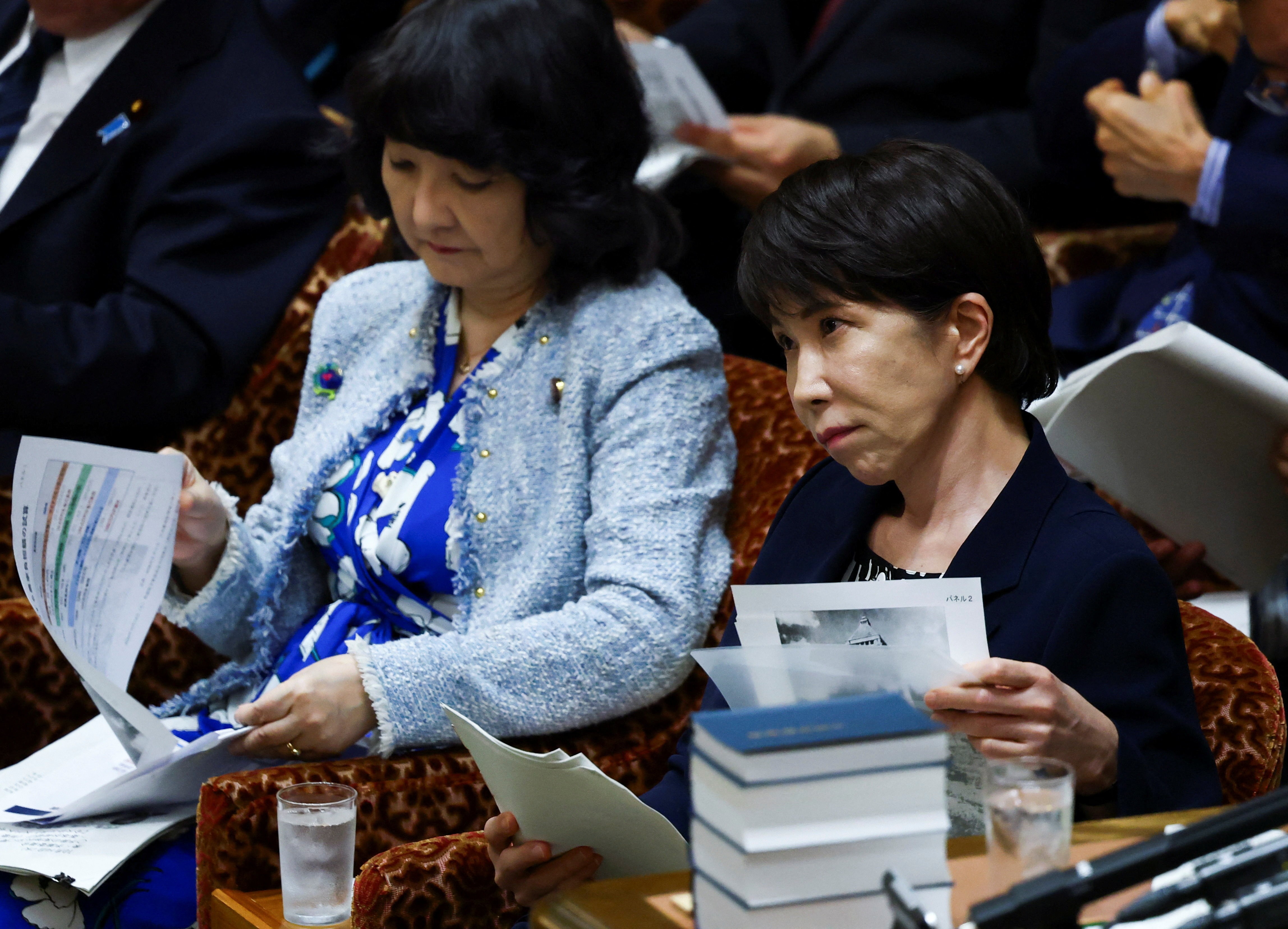Premiê do Japão polemiza ao citar maquiagem e tarefas domésticas