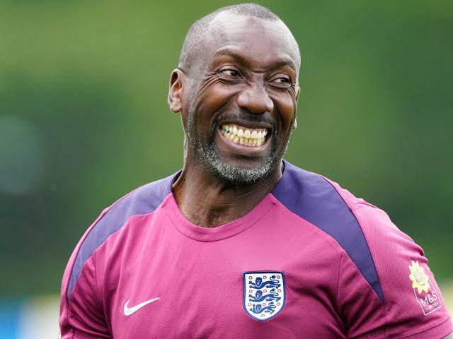 Hasselbaink avalia convite de Seedorf para auxiliar o Corinthians