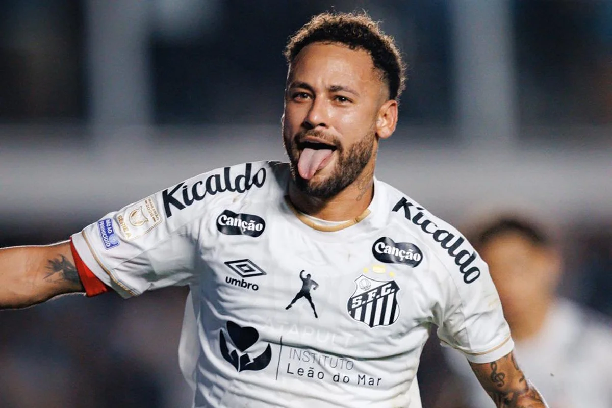 Neymar comemora fase do Santos no Brasileirão